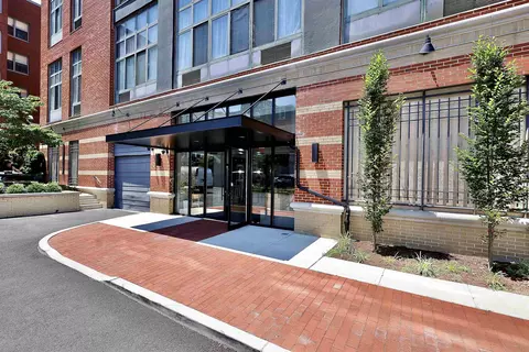 205 10th St #8Q, Jersey City, NJ 07302