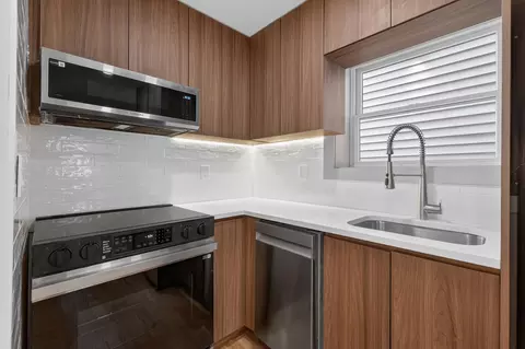 161 Woodlawn Ave #4, Jersey City, NJ 07305
