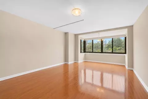 700 Grove St #2L, Jersey City, NJ 07310