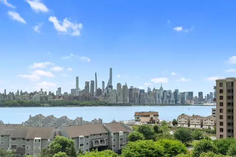8100 River Rd #908, North Bergen, NJ 07047