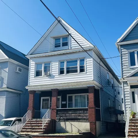 160 W 9th St, Bayonne, NJ 07002