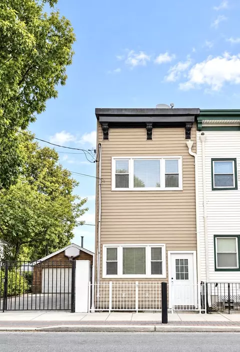 90 Hackensack Plank Rd # A, Weehawken, NJ 07086