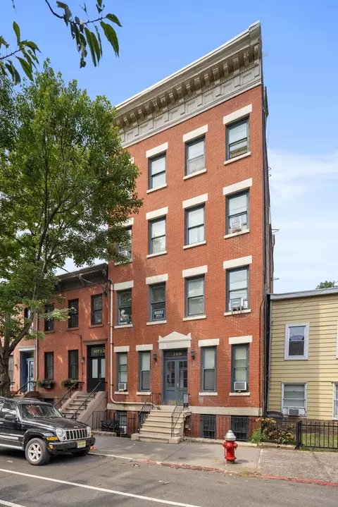 109 Erie St #3R, Jersey City, NJ 07302