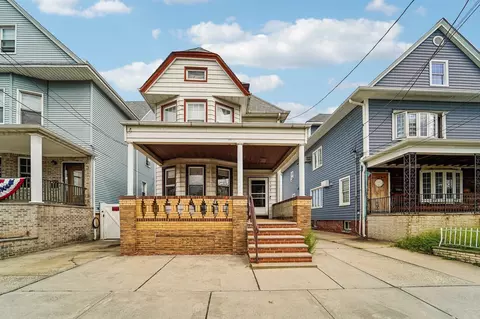 155 W 3rd St, Bayonne, NJ 07002