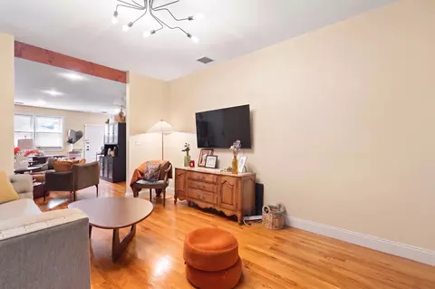 220 7th St #1L, Hoboken, NJ 07030