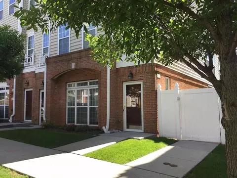 265 Custer Ave #118, Jersey City, NJ 07305