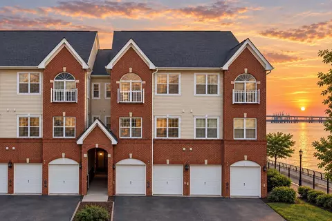 60 Tottenham Ct, Jersey City, NJ 07305