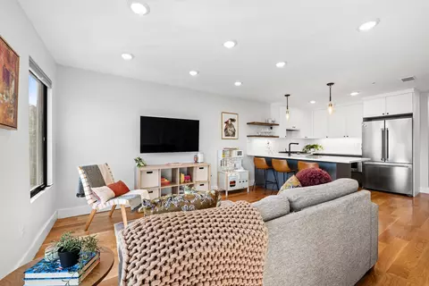 22 Lincoln St #3, Jersey City, NJ 07307