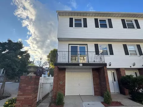 87 9th St, Bayonne, NJ 07002
