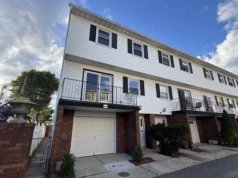 87 9th St, Bayonne, NJ 07002