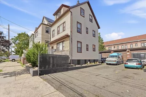 39 E 49th St, Bayonne, NJ 07002