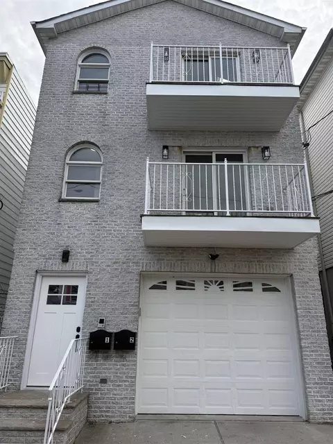 129 Myrtle Ave, Jersey City, NJ 07305