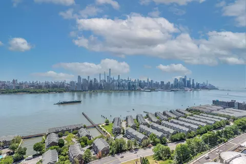 6600 Blvd E #19L, West New York, NJ 07093