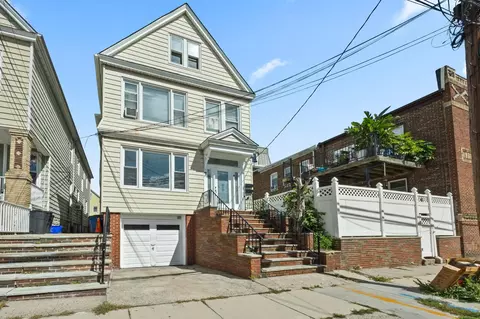 7 Edwards Ct, Bayonne, NJ 07002