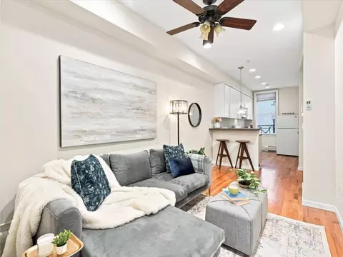 358 3rd St #3L, Hoboken, NJ 07030