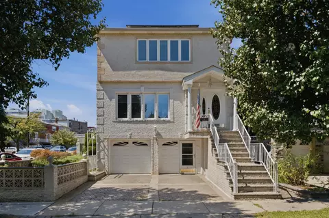 1 Gregg Ln, Bayonne, NJ 07002