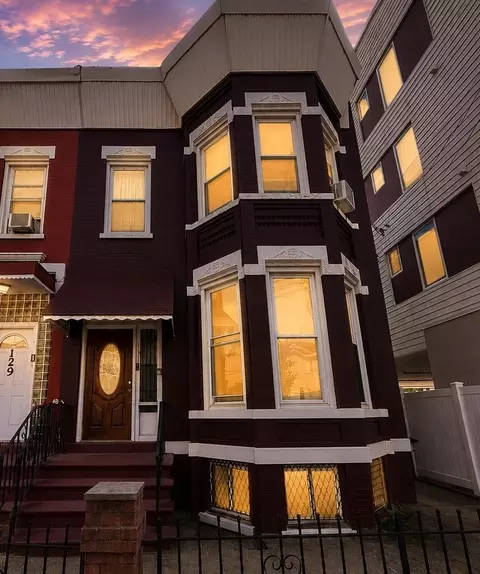 131 Kearney Ave, Jersey City, NJ 07305
