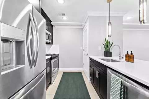 175 Van Horne St #2, Jersey City, NJ 07304