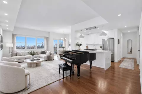 6600 Blvd E #23D, West New York, NJ 07093