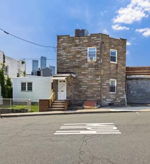 197 Laidlaw Ave, Jersey City, NJ 07306