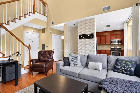 769 Montgomery St #214, Jersey City, NJ 07306