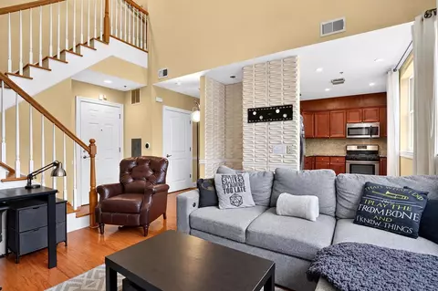 769 Montgomery St #214, Jersey City, NJ 07306