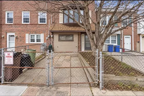 71 3rd St, Bayonne, NJ 07002