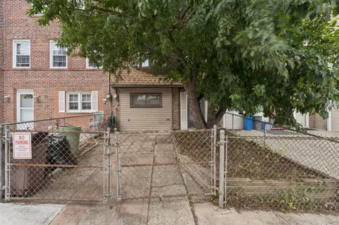 71 3rd St, Bayonne, NJ 07002