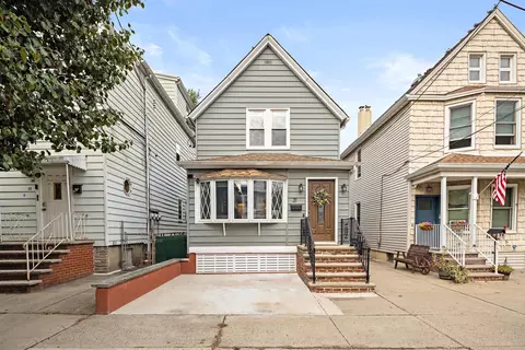 31 W 41st St, Bayonne, NJ 07002
