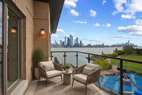 150 Henley Pl #404, Weehawken, NJ 07086