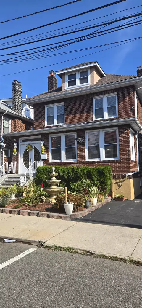 516 80th St, North Bergen, NJ 07047