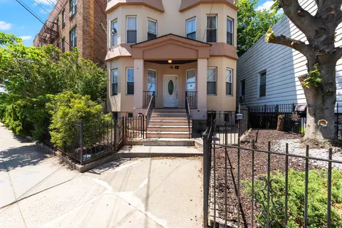 9 Sanford Pl #301, Jersey City, NJ 07307