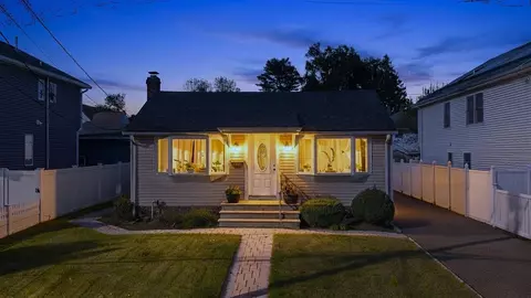 130 Erie St, Dumont, NJ 07628