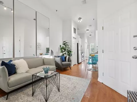 420 Monroe St #4L, Hoboken, NJ 07030