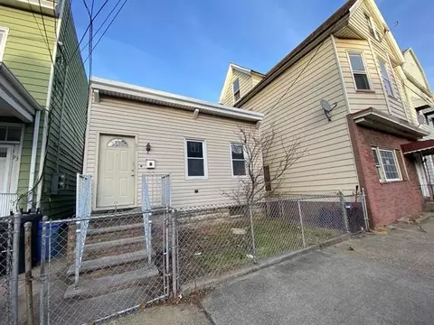 91 W 19th St, Bayonne, NJ 07002