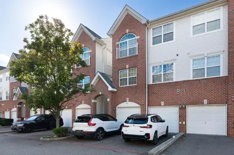 61 Lee Ct, Jersey City, NJ 07305