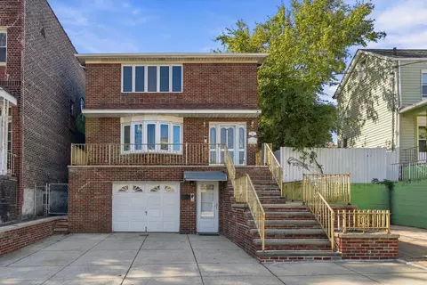 44 E 49th St, Bayonne, NJ 07002