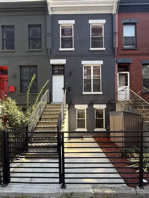812 Ocean Ave, Jersey City, NJ 07304