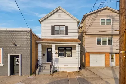 139 W 51st St, Bayonne, NJ 07002