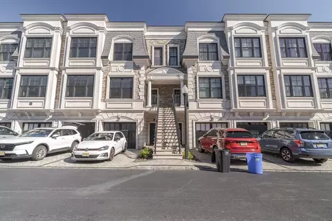 19 Marquis Ct, Edgewater, NJ 07020