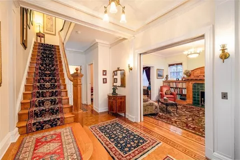 895 Summit Ave, Jersey City, NJ 07307