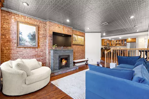 812 Washington St #4, Hoboken, NJ 07030