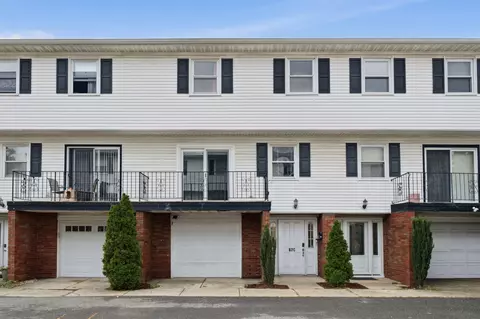 87 W 9th St, Bayonne, NJ 07002