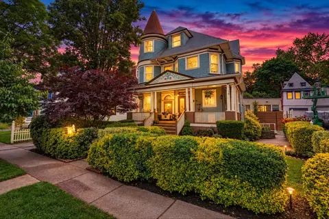 38 Bentley Ave, Jersey City, NJ 07304