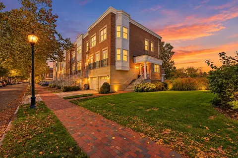 28 Constitution Way #TH-28, Jersey City, NJ 07305
