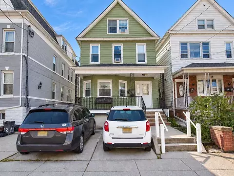 34 W 26th St, Bayonne, NJ 07002