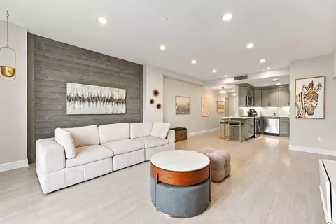 206 Shearwater Ct W #51, Jersey City, NJ 07305