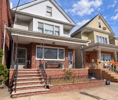 33 W 29th St, Bayonne, NJ 07002