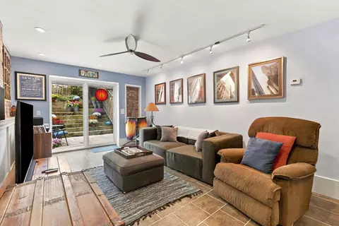 236 6th St #1, Jersey City, NJ 07302