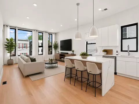 220 Freeman Ave #1, Jersey City, NJ 07306